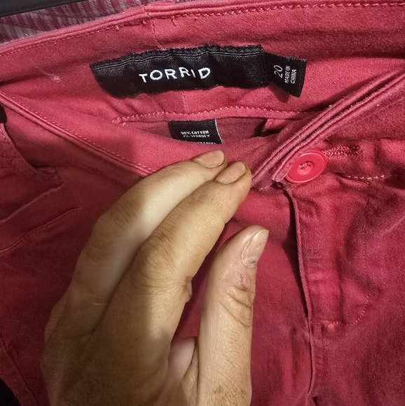 ⚘️⚘️Torrid Size 20 No Belt Sateen Short - Red - Picture 3 of 5